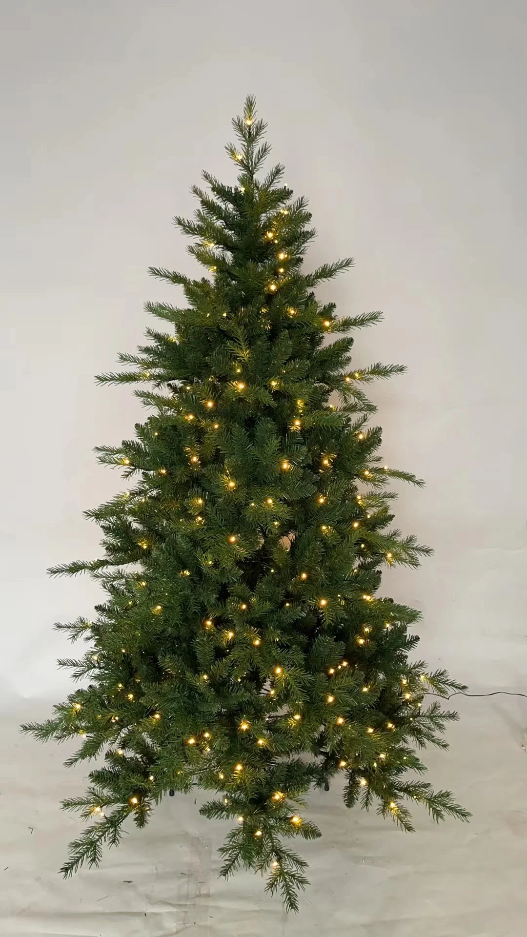 Elegant and Durable 100% PVC PE Mixed Natural Pre-Lit Hinged Construction Christmas Tree Perfect Holiday Decor factory