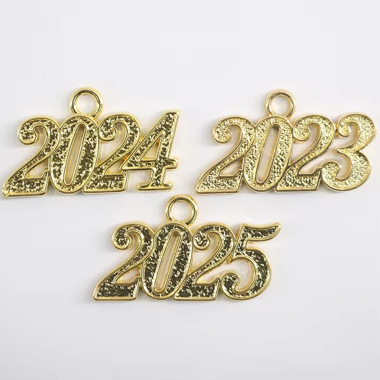 Custom Zinc Alloy 2023 2024 2025 Year Pendant Gold Graduation Tassel Year Charms for Tassel Decoration details