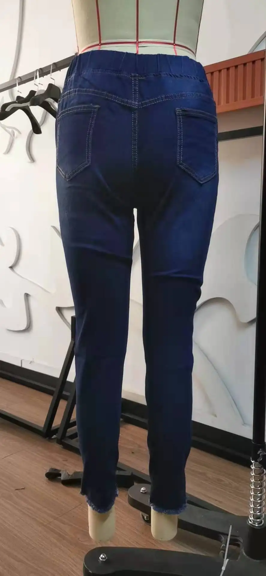 New Arrivals Plus Size Mid Waist Casual Washed Skinny Blue Denim Pencil Pants Ripped Distressed Women's Jeans supplier