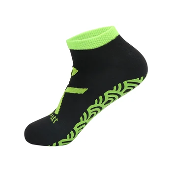China Custom Knitted trampoline socks green hospital socks non slip