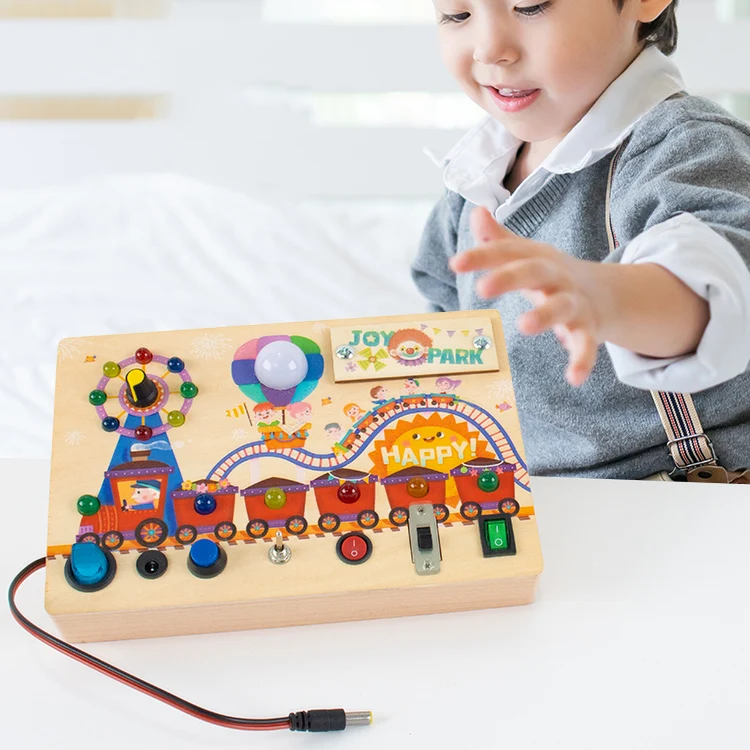 2024 Neuester Kleinkind-Vorschulspielplatz LED-Licht Hand-on Fidget Board Elektronisches Busy Board Baby Lernspielzeug Details