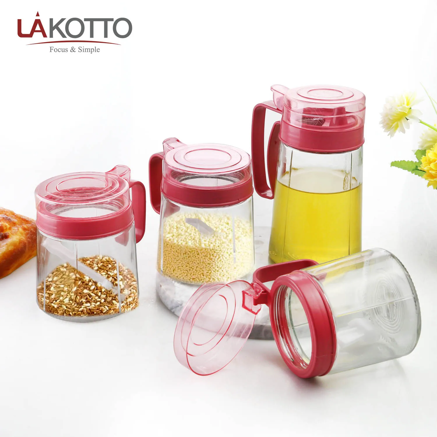 Hot sale kitchen salt bottle pepper chili shaker Glass spice jar with Press the lid and Comfortable handle