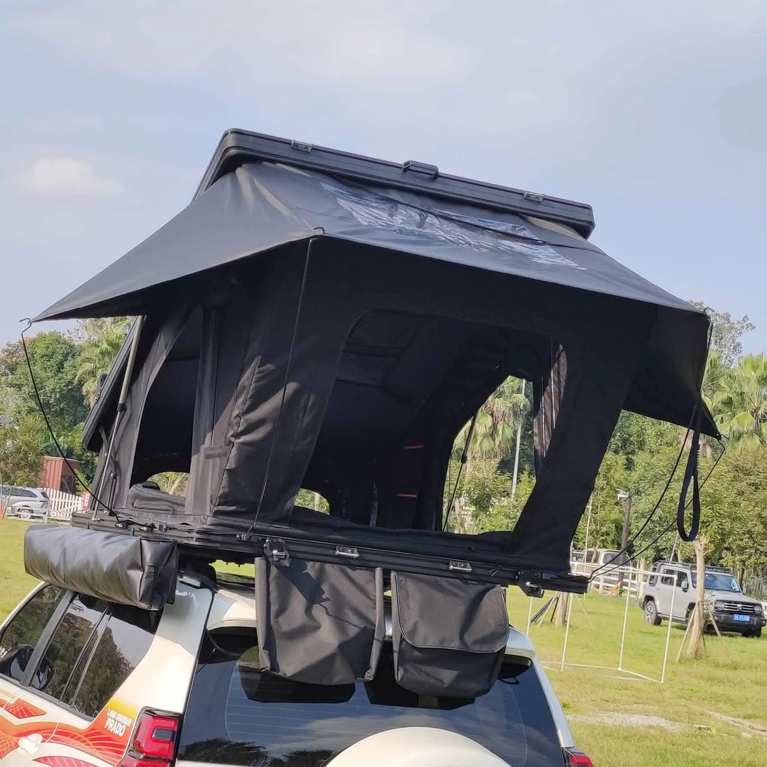 2025 New Design X Hinge Hardshell Rooftop Tent with Wooden Case Packaging for Outdoor Camping