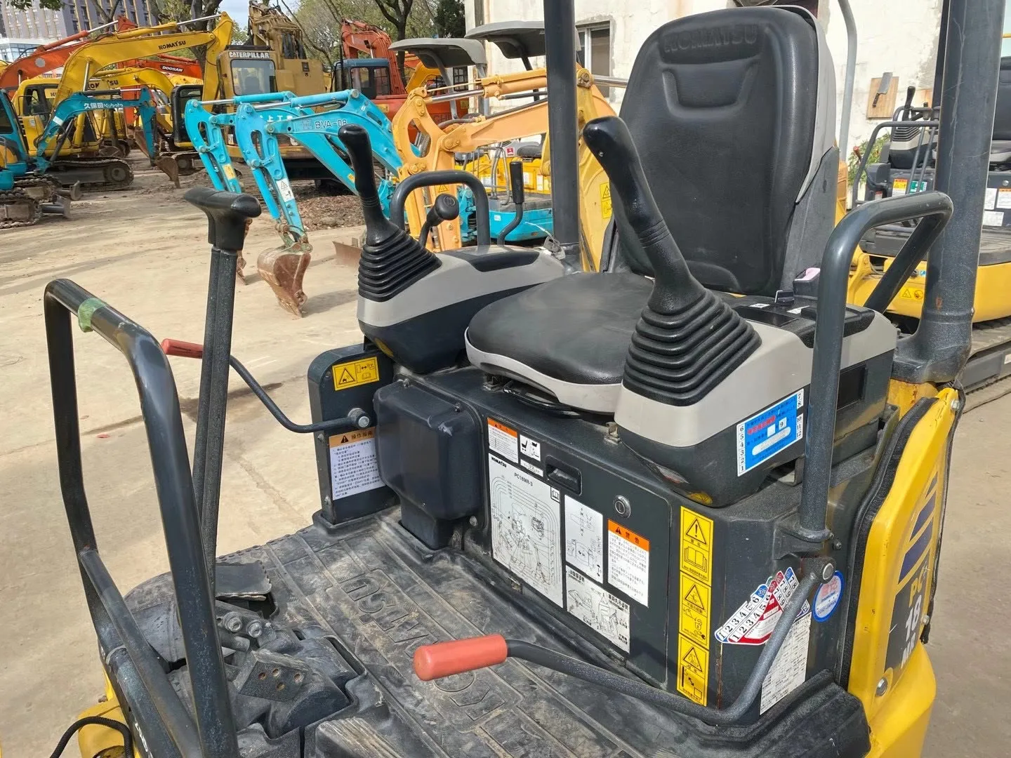 Used Komatsu Mini PC18MR Crawler Excavator with 1.6TON Operating Weight 0.04m³ Bucket Capacity and 1600 KG Machine Weight