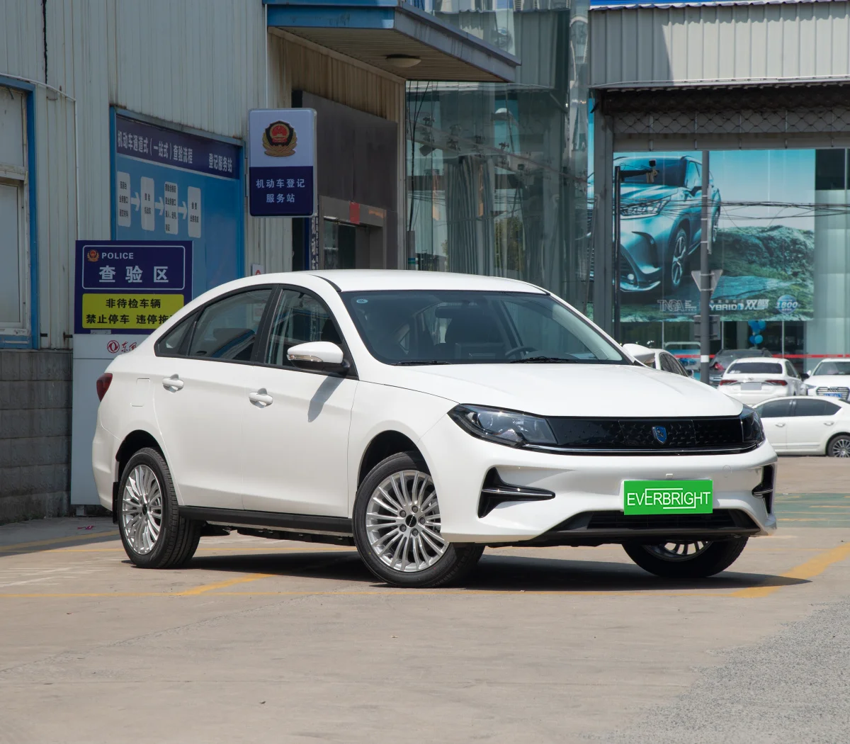 White Pure Electric Sedan Forthing S60 Ev With Moderate Battery 150km H