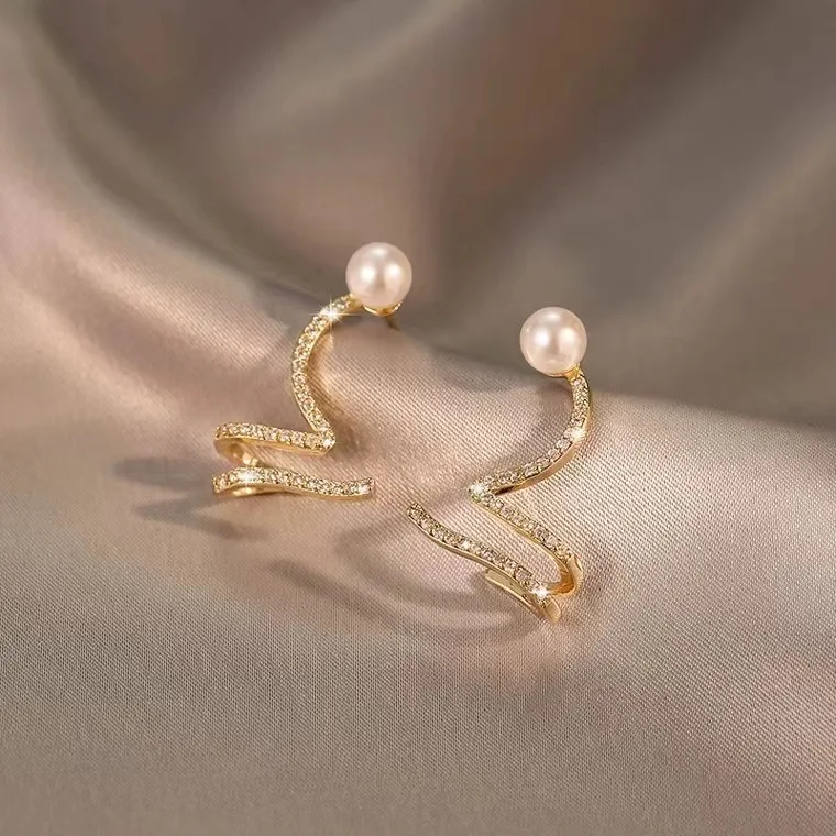 delicate Full Diamond little snake earrings super flash temperament earring advanced fashionable personality ear studs
