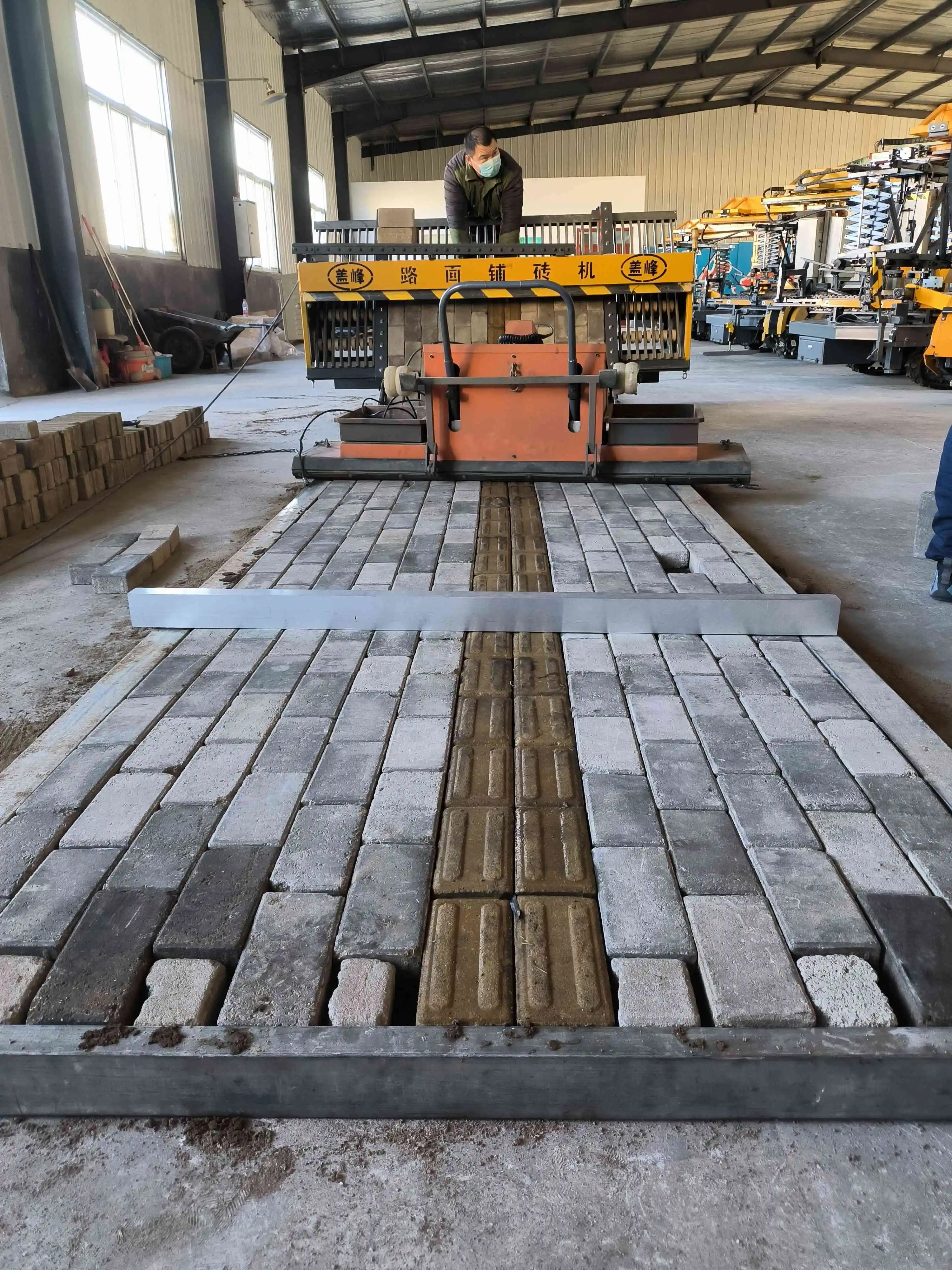 Fuda Road Paving Machine for Street SY6-400 China Road Printer Construction Works Paving Interlocking Brick Paving 6*1.8*1.8m manufacture