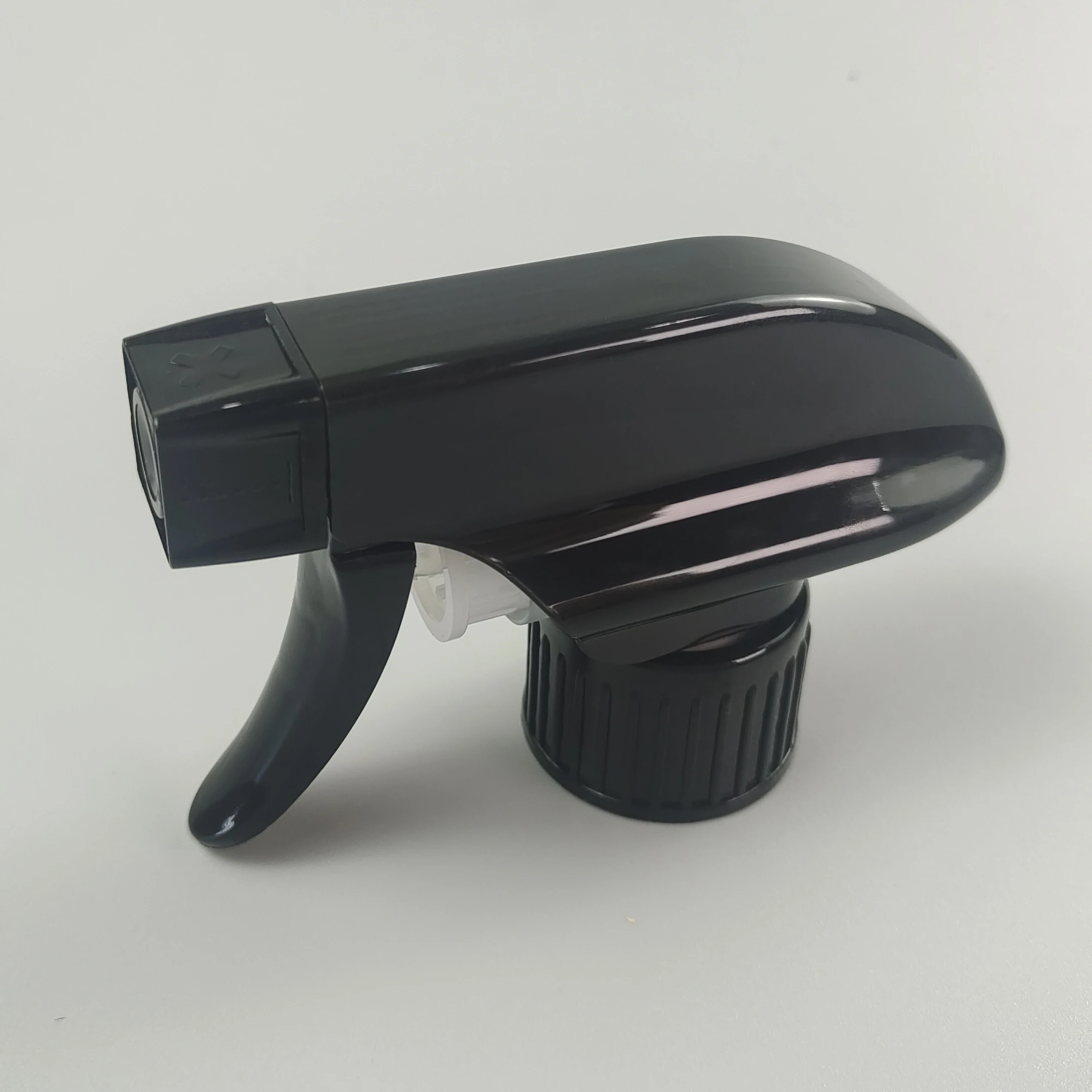 Longcheng Plastic PP Non-Spill Pump Sprayer MB-AP002 Screw-On Closure for Chemical House Cleaning Strong Head Foaming Trigger
