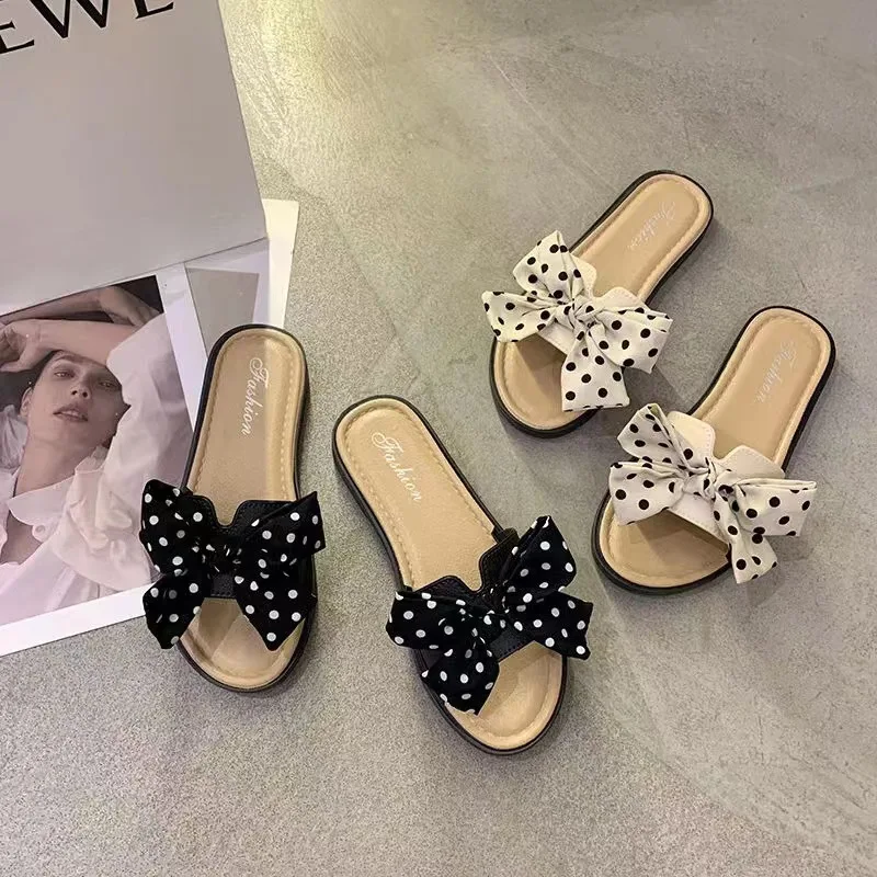 In the summer of 2024 the new bow slippers were worn with Korean flower sandals and women's flat shoes