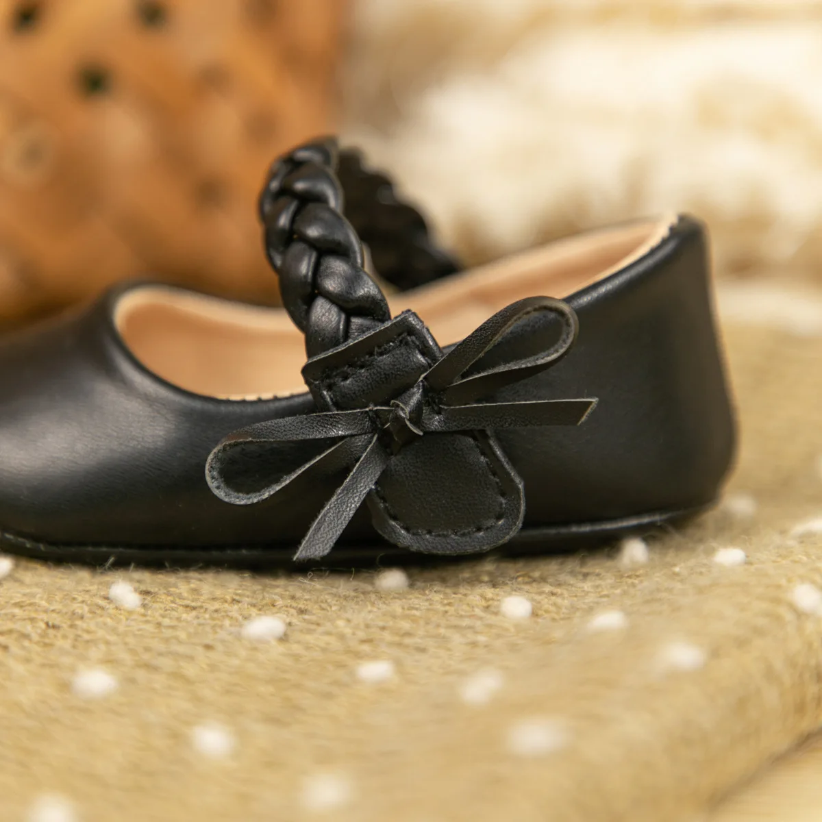 Cross-Border Joker Bow Shallow Princess Toddler Shoes Soft PU Leather Baby Shoes Glitter Upper Flat Design Holidays Wholesale details