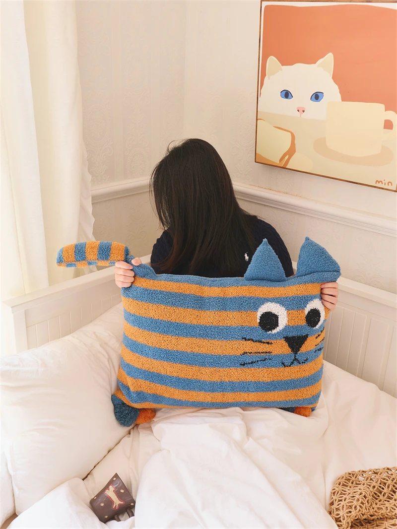 product new arrival super 100 polyester yarn funny cat toy pattern knitted pillowcase for bedroom mj-62