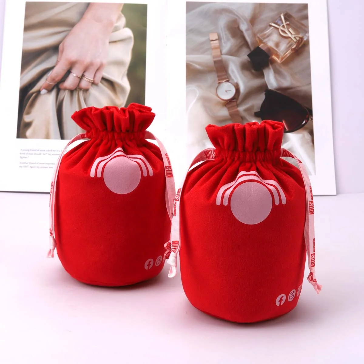 High End Round Bottom Velvet Gift Packaging Bag For Candle Plush Custom Logo Printed Velvet Candle Pouch
