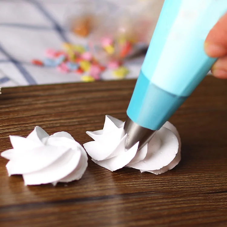 High quality kitchen accessories stainless steel cake decorating icing piping tips bag nozzle russian set