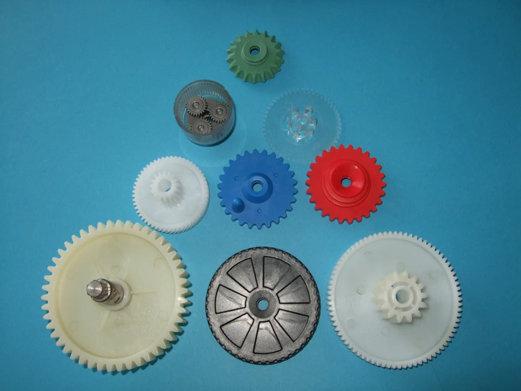 Customized POM Plastic Injection Molded Pinion Gears Nylon Tooth Gear Sprocket manufacture