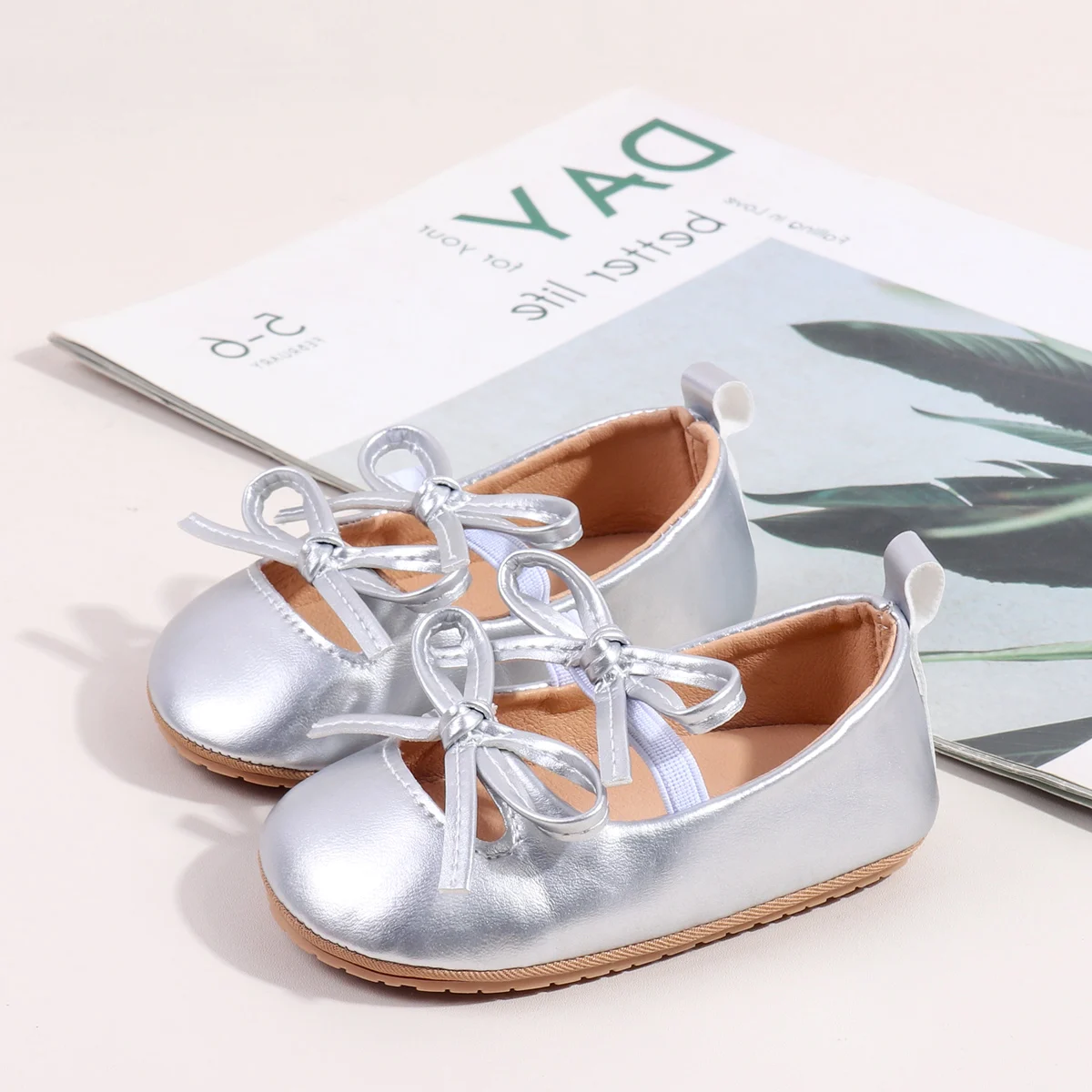 Hot Selling Solid Pu Leather Princess Anti-slip Baby Shoes for Girls manufacture