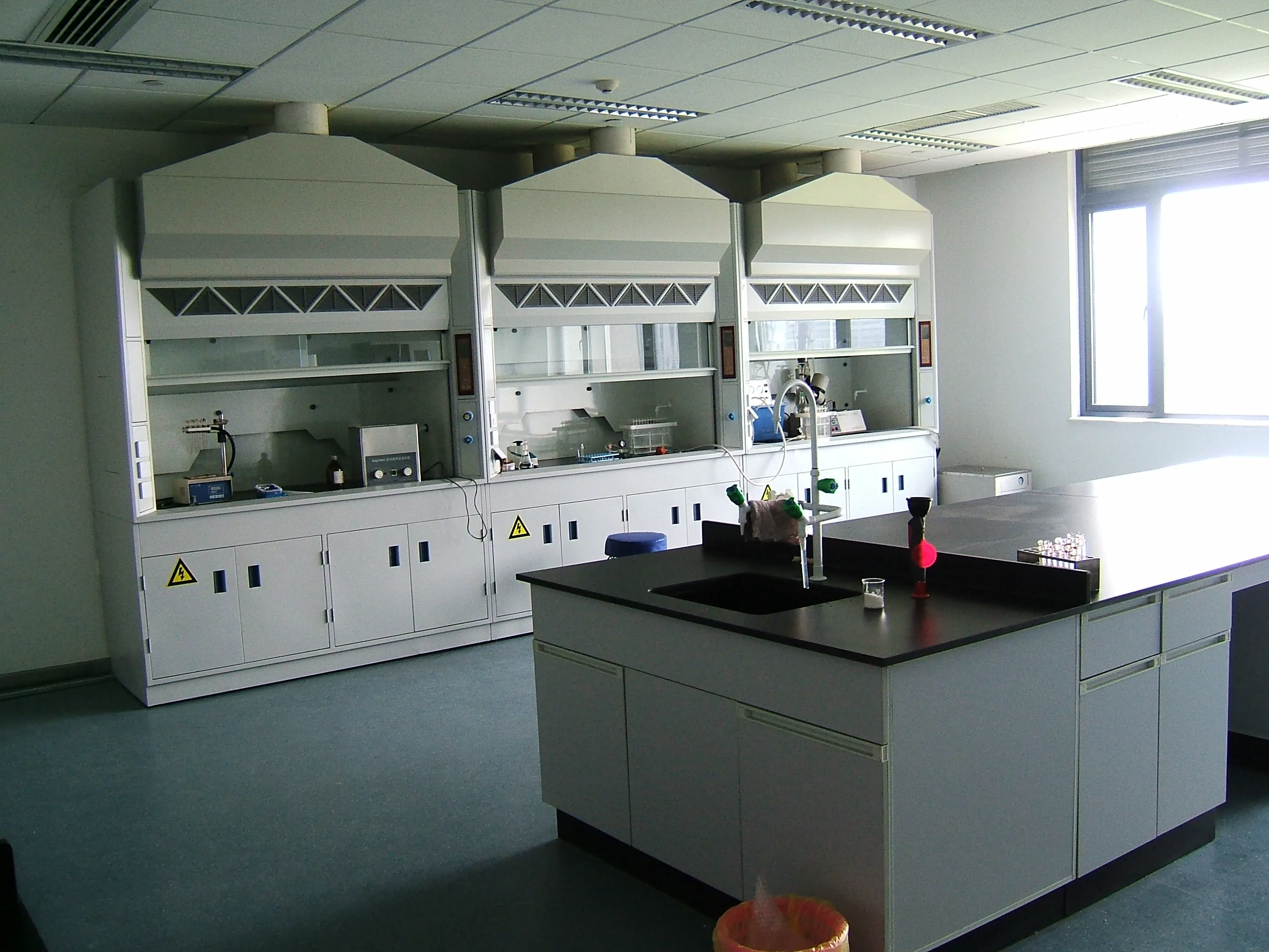 All Steel Lab Fume Hood 1200*850*2350 mm with Customizable Color for Chemistry and Physics Labs