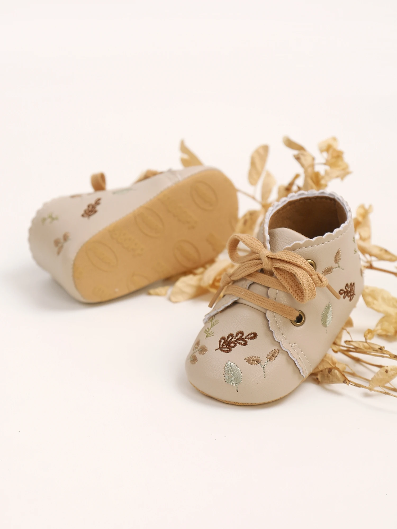2024 Unisex Baby Toddler Shoes Soft and Non-Slip Embroidery Design for Spring Autumn Breathable and Flat Features manufacture