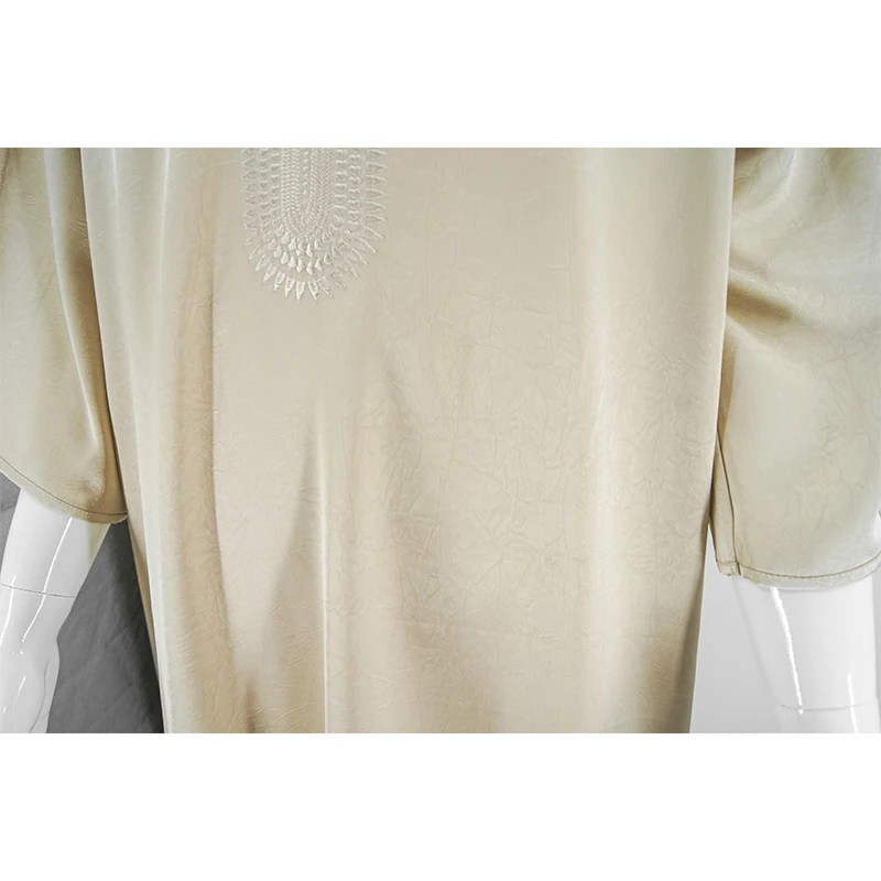 New Classical Traditional Design Thobe Omani Style Polyester Made New Style Islamic Clothing Muslim Men Thobe details