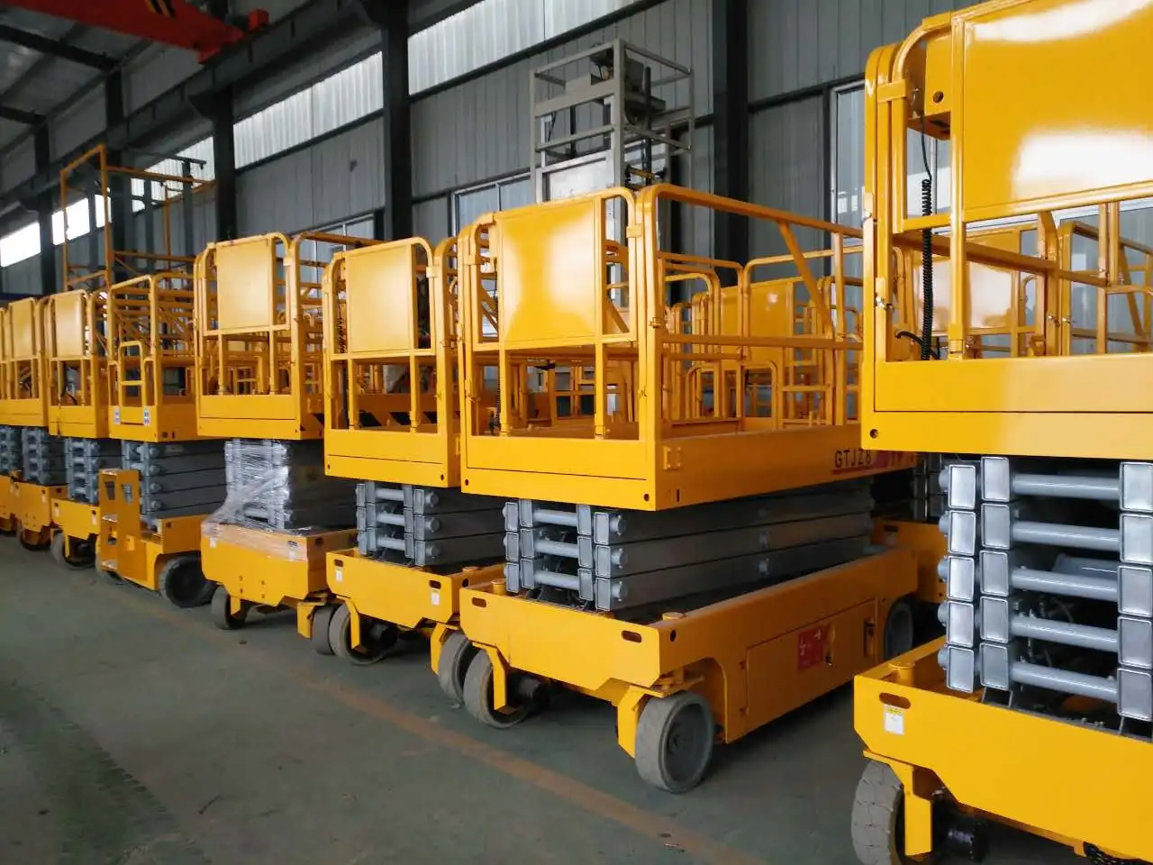 Electric Lift Platform Scissor Lifting Table Scaffolding Lifting Machine 18m 20m 300kg factory