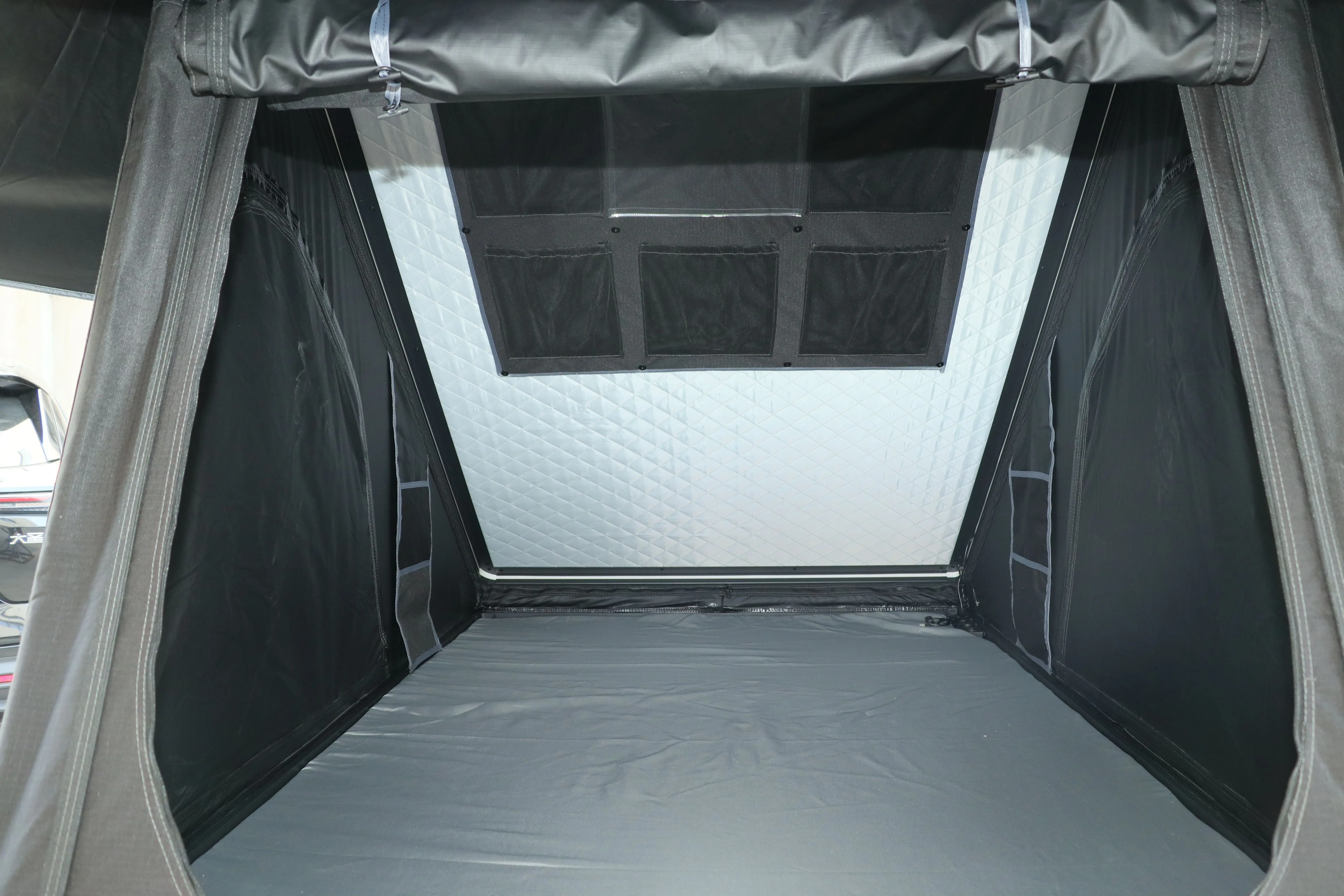 2.1M 320g Polyester Cotton 210*132cm Aluminum Hard Shell Roof Top Tent for Offroad Camping