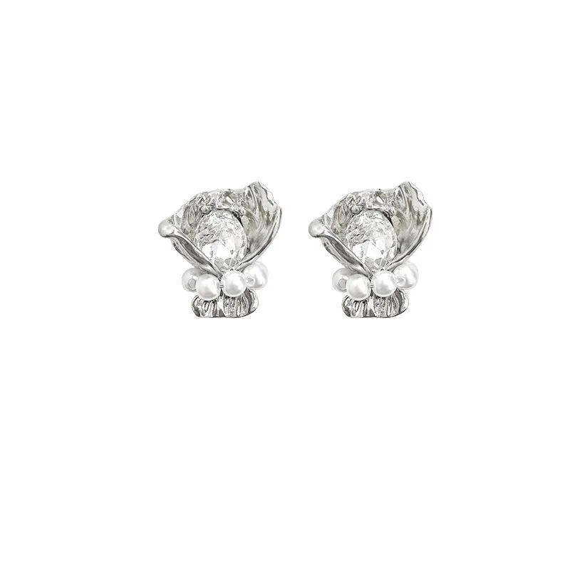 Internet celebrity with the same super fairy temperament crystal ruffled pearl holding flower earrings