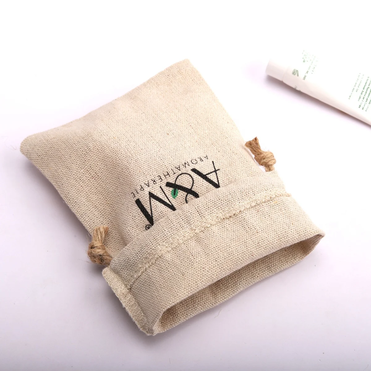 Eco-friendly Natural Jute Gift Drawstring Packing Bag Custom Logo Printed Reusable Burlap Antique Christmas Gift Jute Pouch