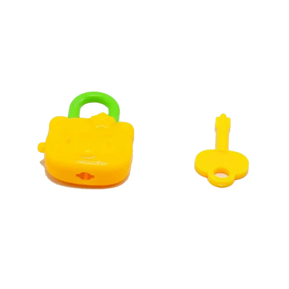 H180 Wholesale Cheap Plastic 3 Colors Mini Key Lock Toy for Vending Machine Twist Egg