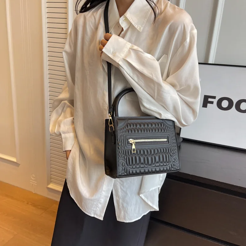 Exquisite Women Handbags 2024 Korean Style Shoulder Bag Fashion Messenger Bag Fashion Purses Cheap Crossbody Bag Handbag
