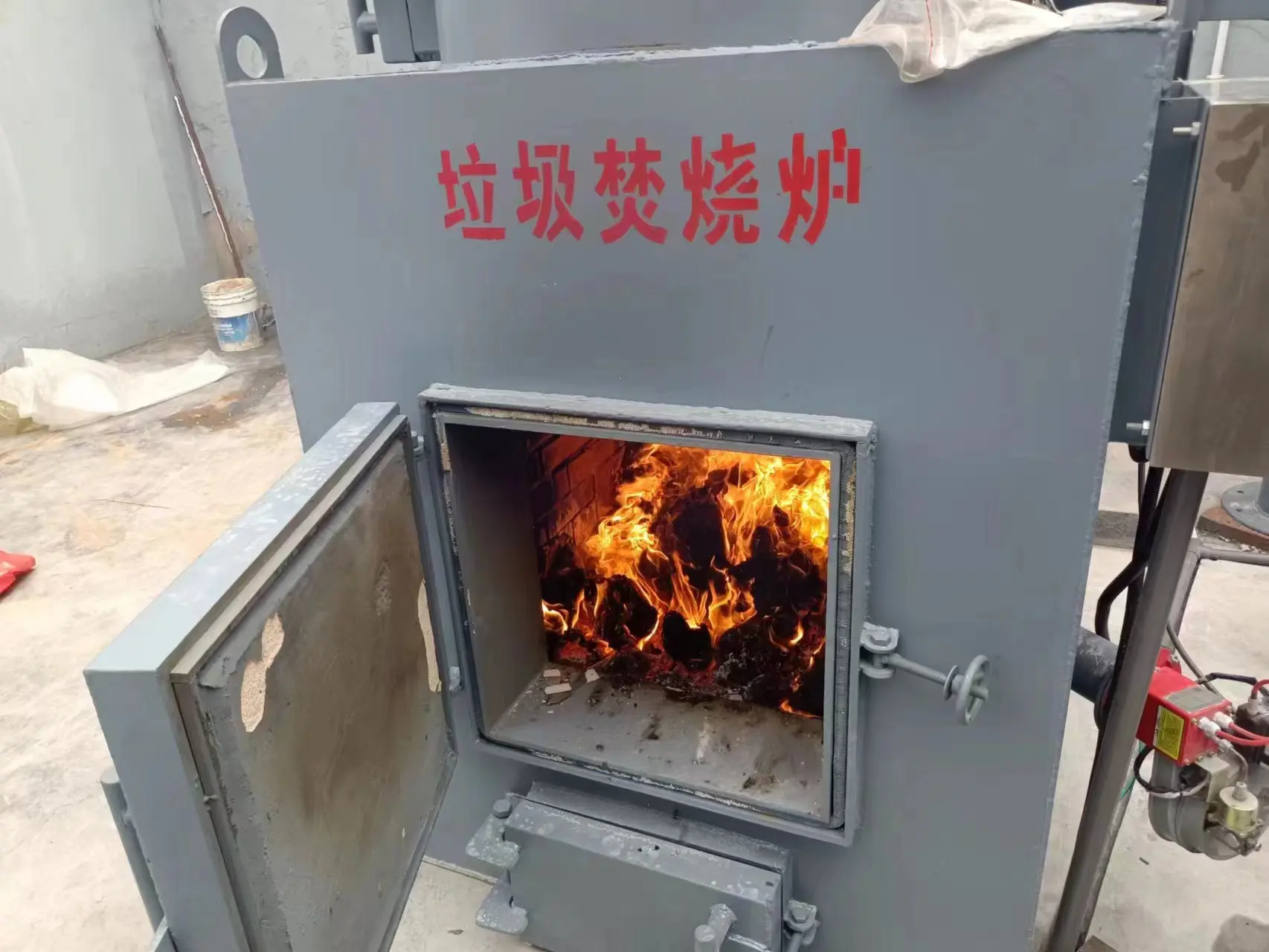 500kg Smokeless Rural Domestic And Medical Waste Incinerator With High Combustion Capacity