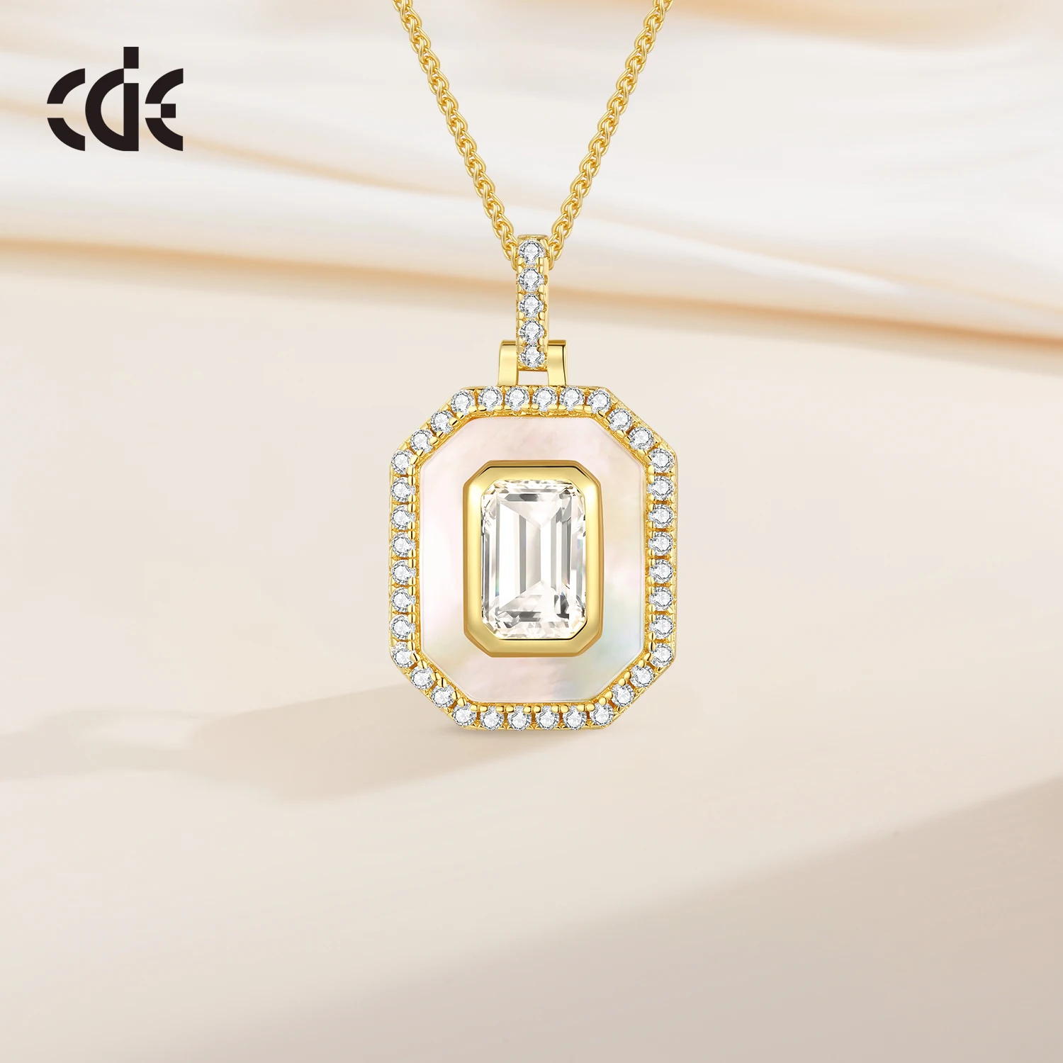 CDE YN1044 925 Sterling Silver Jewelry 5A Zircon Pendant 14K Gold Plated Wholesale Pendant Necklace