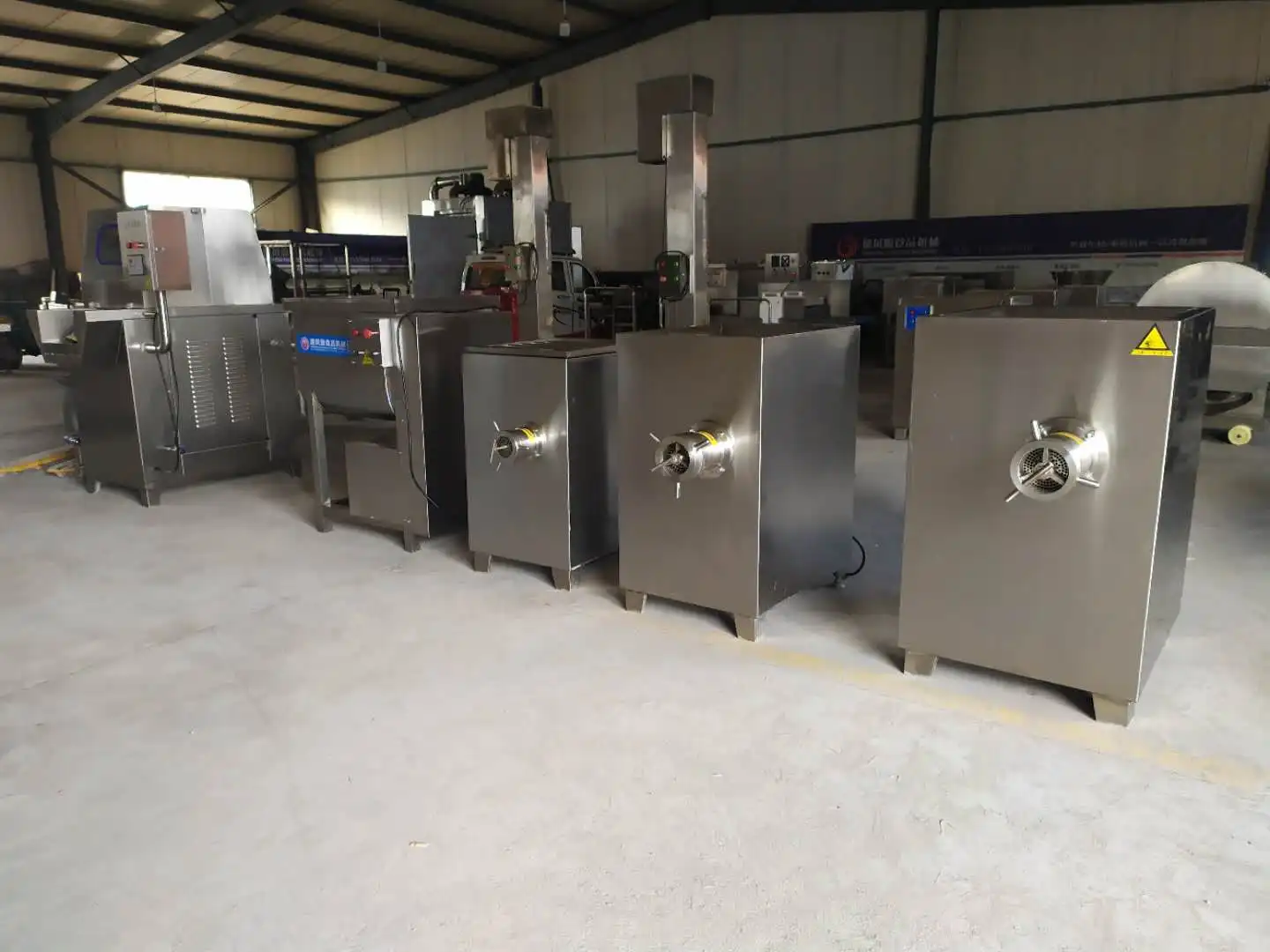 Hot Selling Large Scale Electric Meat Grinder Frozen Meat Mincer Automatic factory