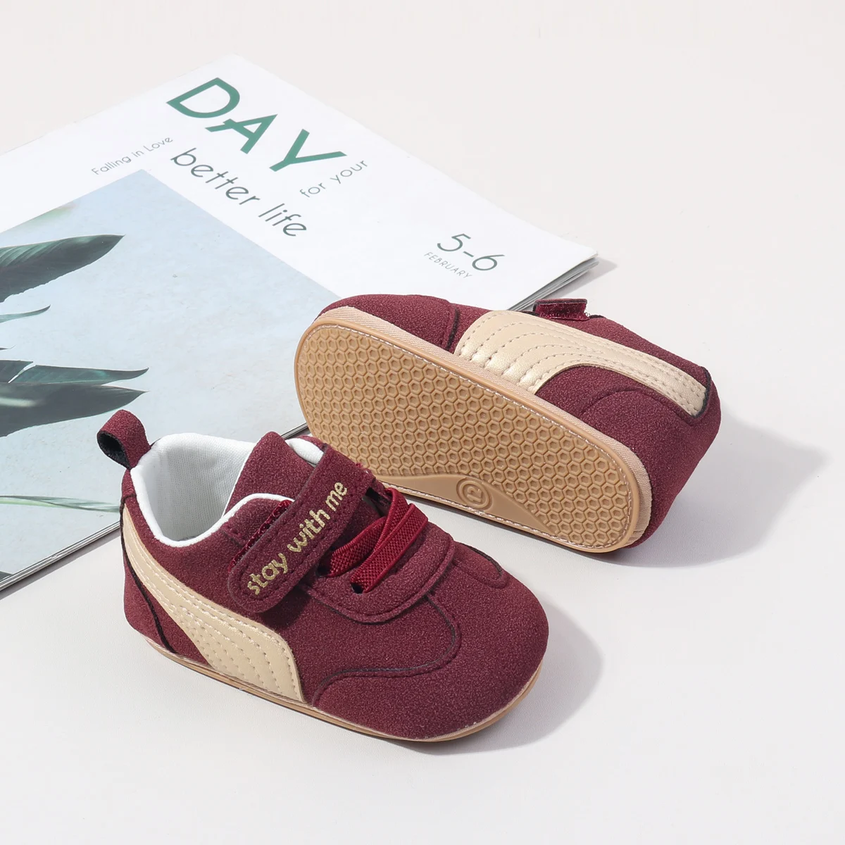 Latest Cute Safety Infant Shoes Anti-slip TPR Soles Fashionable Comfortable Pre Walker Baby Casual Shoes manufacture