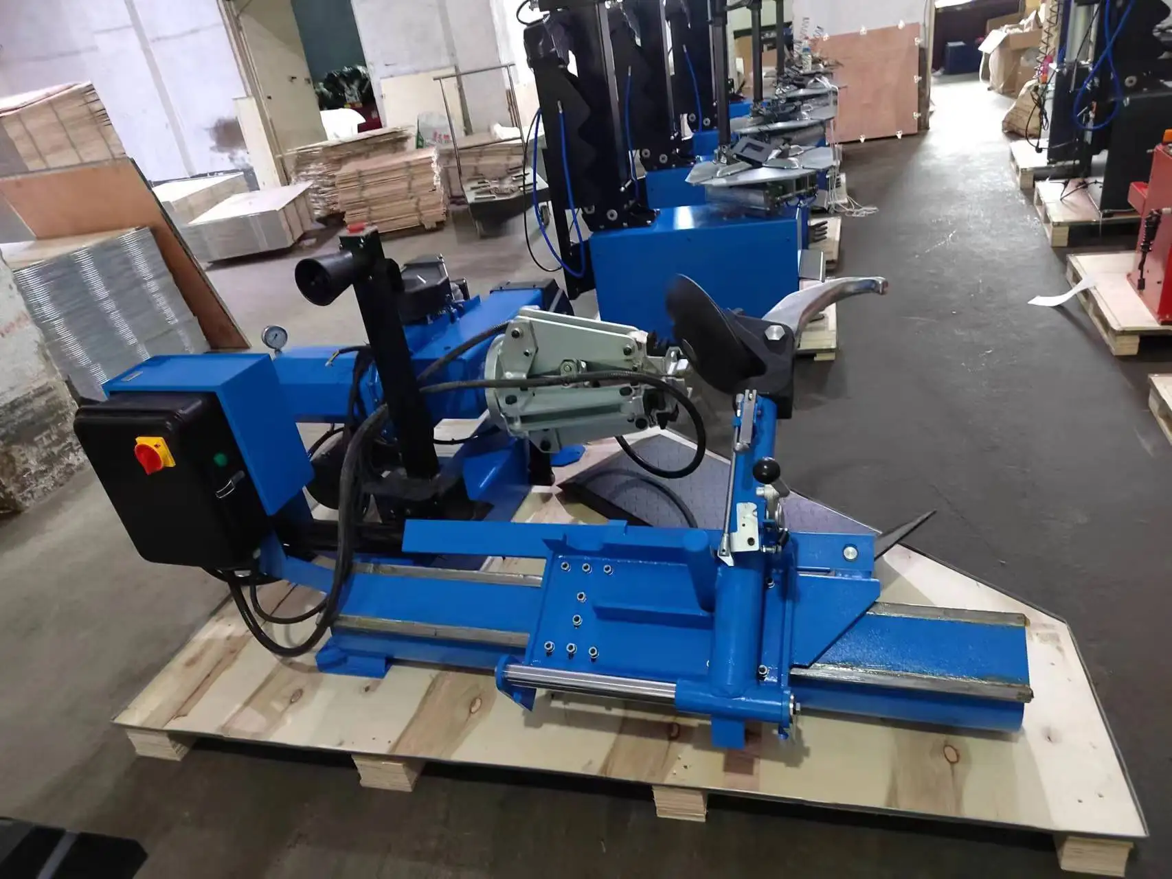 Factory Provided EW DS-598 Truck Tire Changer with 1.5/2.2KW Motor 1600MM Max Wheel Diameter Customised Color 12 Months Warranty supplier