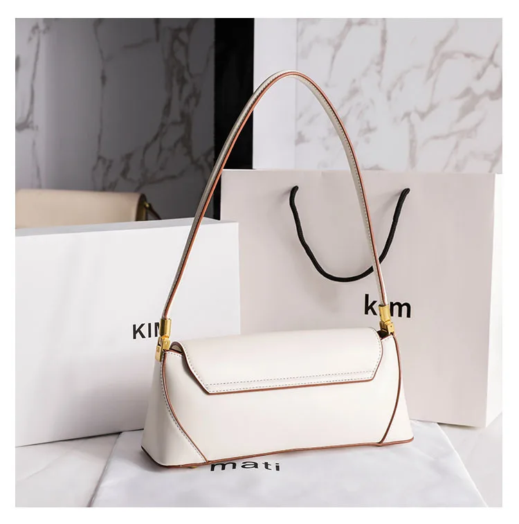 Popular Lady Messenger Handbags High Waist Vintage Dress Style with Hasp Closure Cute Fashionable Candy Genuine Purses Factory