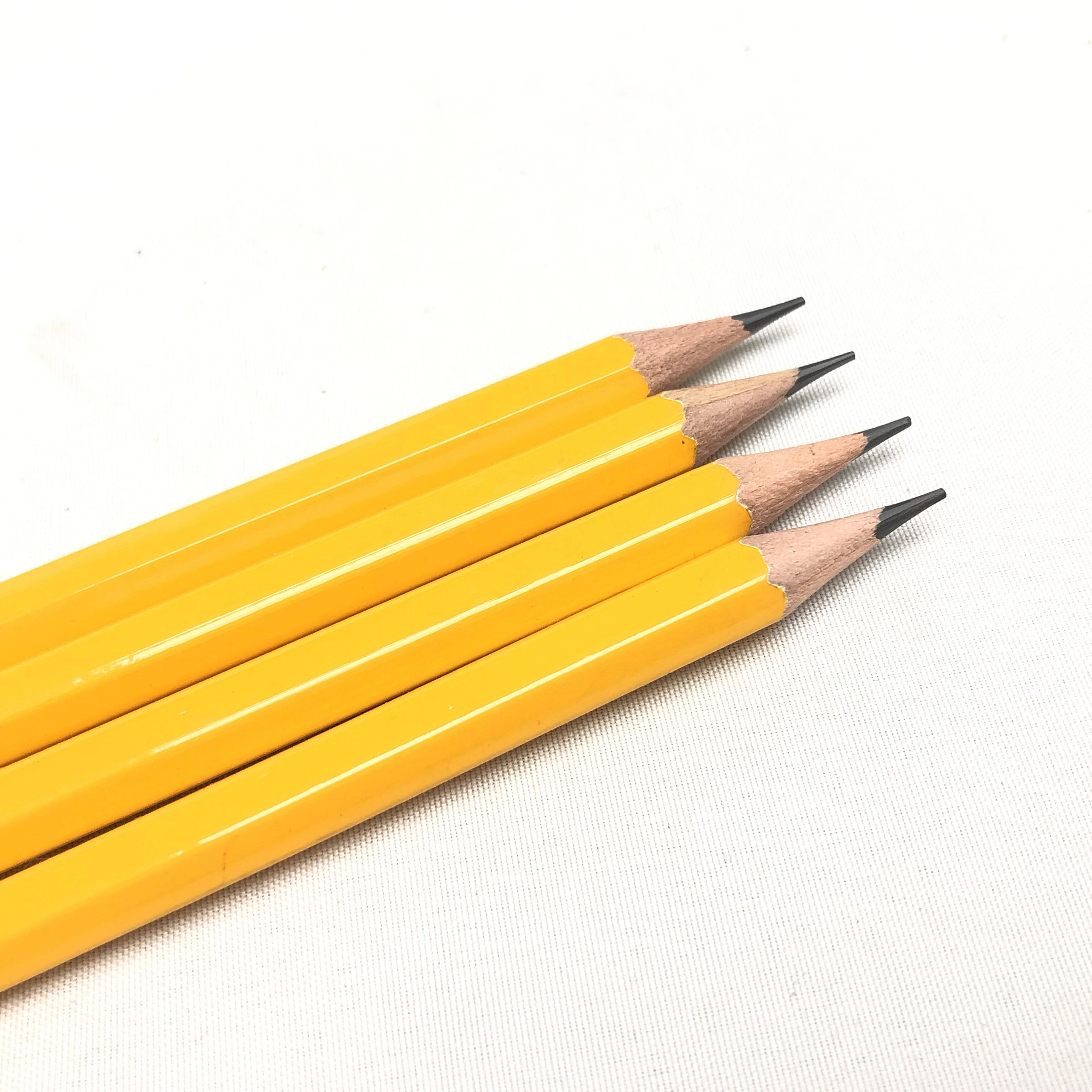 Жёлтые красивые карандаши