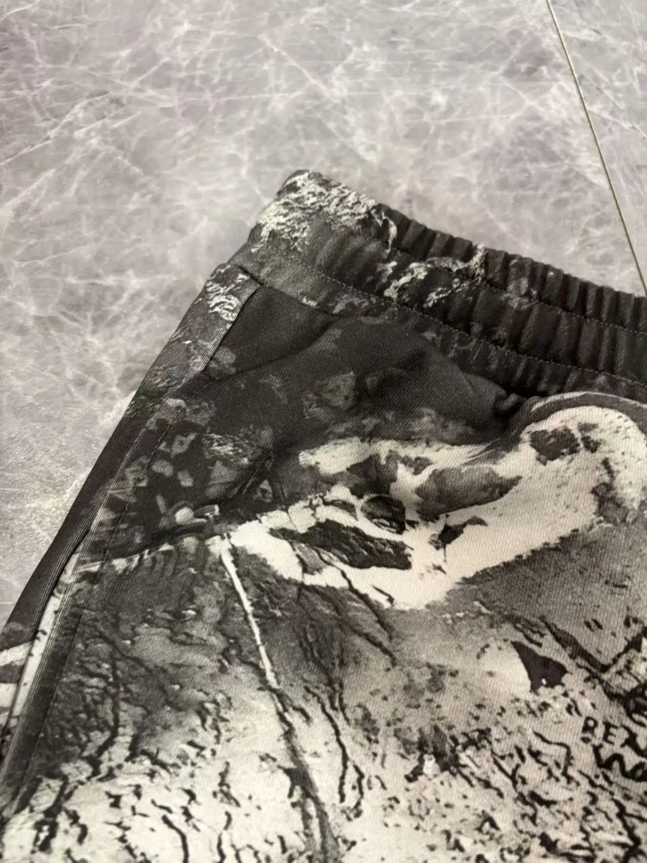 Men's and Women's Camouflage Print Cotton Jeans, Loose Straight-leg Cargo Pants supplier