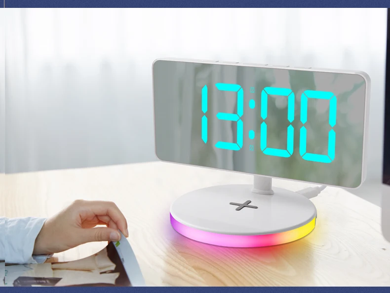 New Design LED Night Light Digital Alarm Clock 15W Fast Charging Station Wireless Charger with Alarm Clock