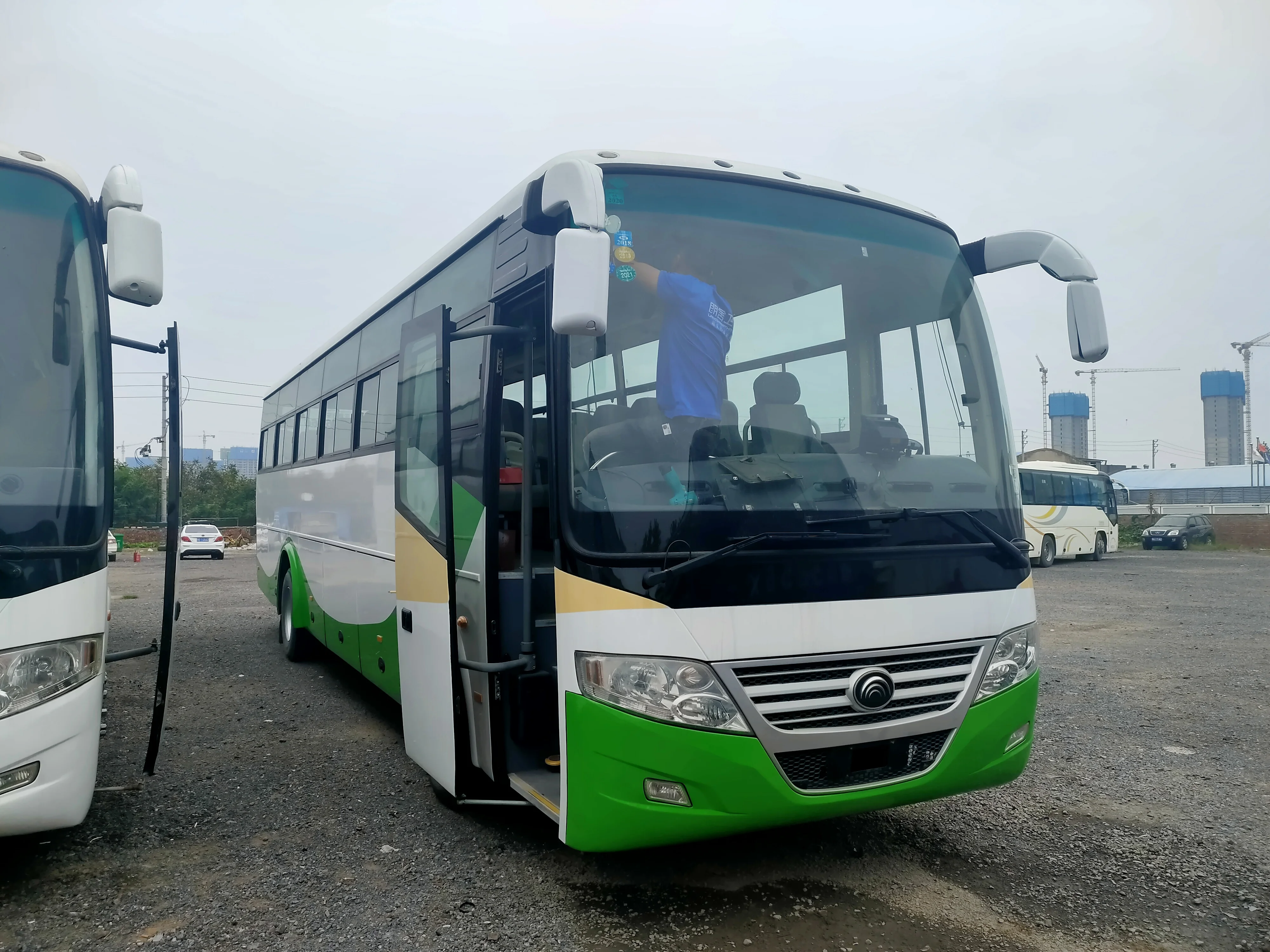 Recommend Meters Yutong Used Bus With Front Engine Seater Luxury