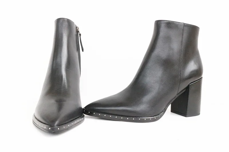 新款时尚尖头皮革顶级优质潮流黑色冬季靴子高跟鞋