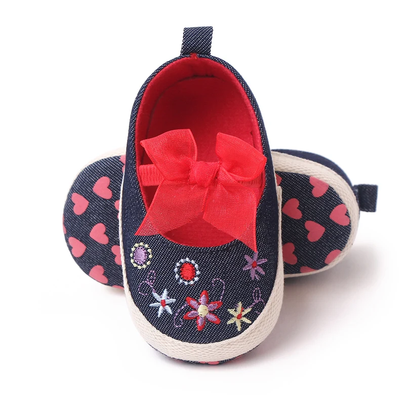 2023 Flower Embroidery Design Soft Sole Denim Newborn Baby Girl Shoes factory