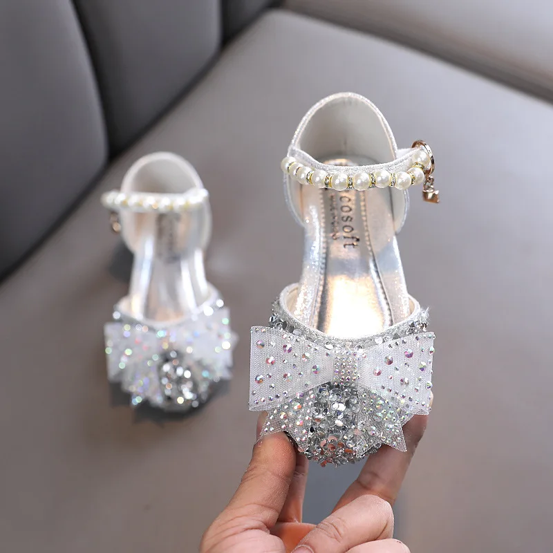 Spring and Autumn New Korean Version of Girls Rhinestones Shining Princess Leisure Toddler Sandals supplier