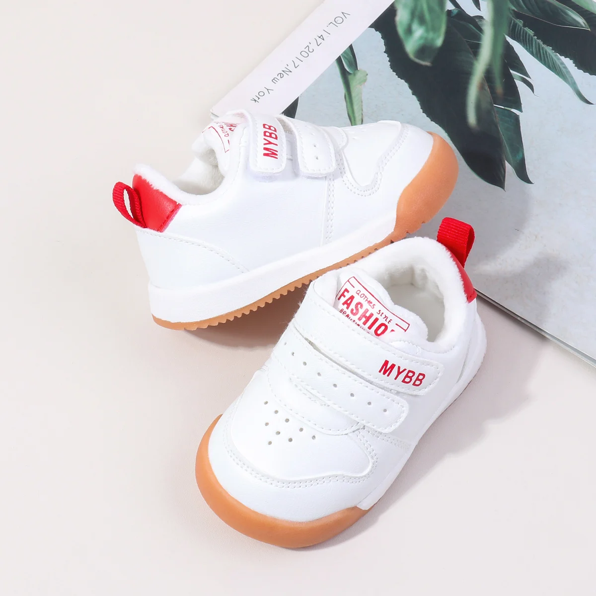 2025 New Design Toddler White Boys and Girls Soft-soles TPR Anti-slip Warm White Baby Shoes for 0-2 Years Old factory
