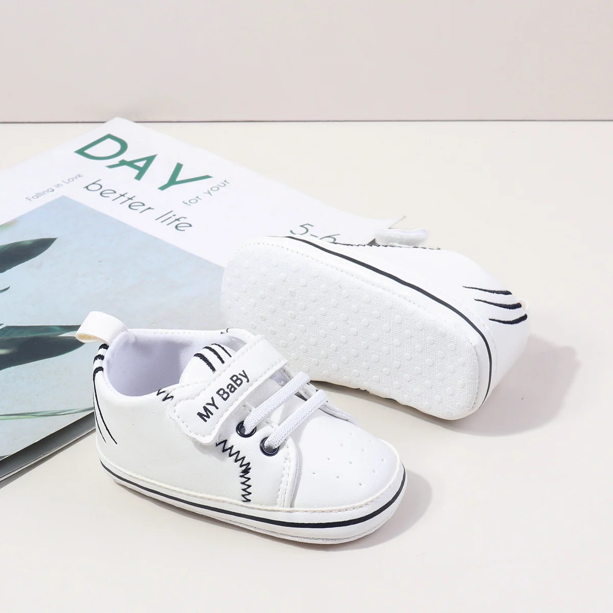 Classic Cute Adorable Dainty White Cozy Baby Casual Walking Shoes for 0-15 Months Active Boys and Girls factory