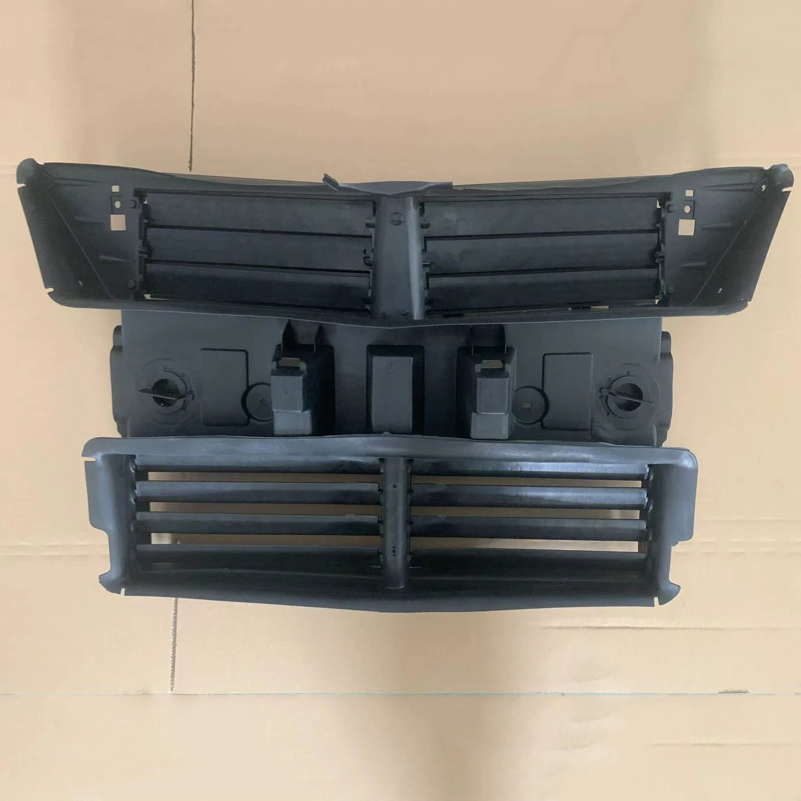 Car Front Grille OEM EJ7B-8475-AL EJ7Z-8201-AA EJ7Z-8202-AA Electronic air Intake Cover for Lincoln MKC 2014 2015 manufacture