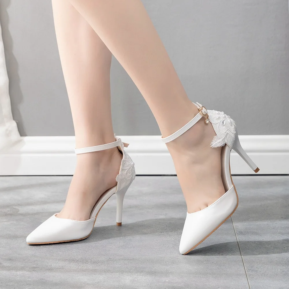 Latest Popular White Wedding Shoes Lace Fashion High Heels Pearl Women′ S  Pumps - China Walking Style Shoe and Casual Shoes price