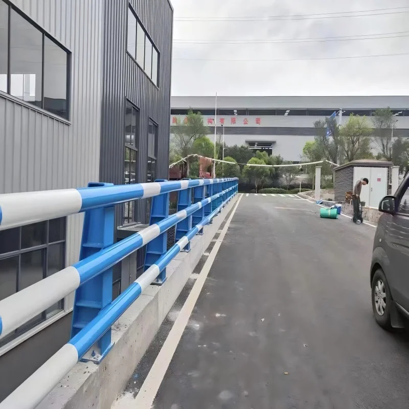 Q235 Steel Plate Pedestrian Guardrail 114/89 Steel Pipe with Anti-Climb Design, Ideal for Public Spaces and Sidewalks details