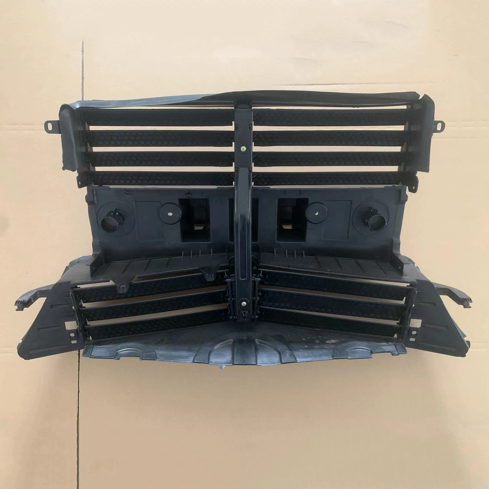 Car Front Grille OEM EJ7B-8475-AL EJ7Z-8201-AA EJ7Z-8202-AA Electronic air Intake Cover for Lincoln MKC 2014 2015 manufacture