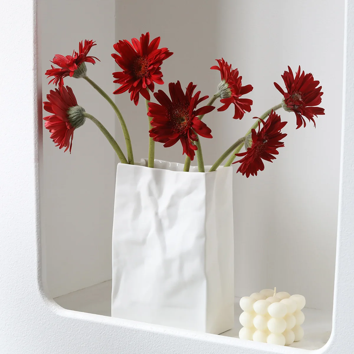 Nordic Handmade Custom Nordic Minimalist Modern Porcelain Ceramic Vase for Interior Decorations