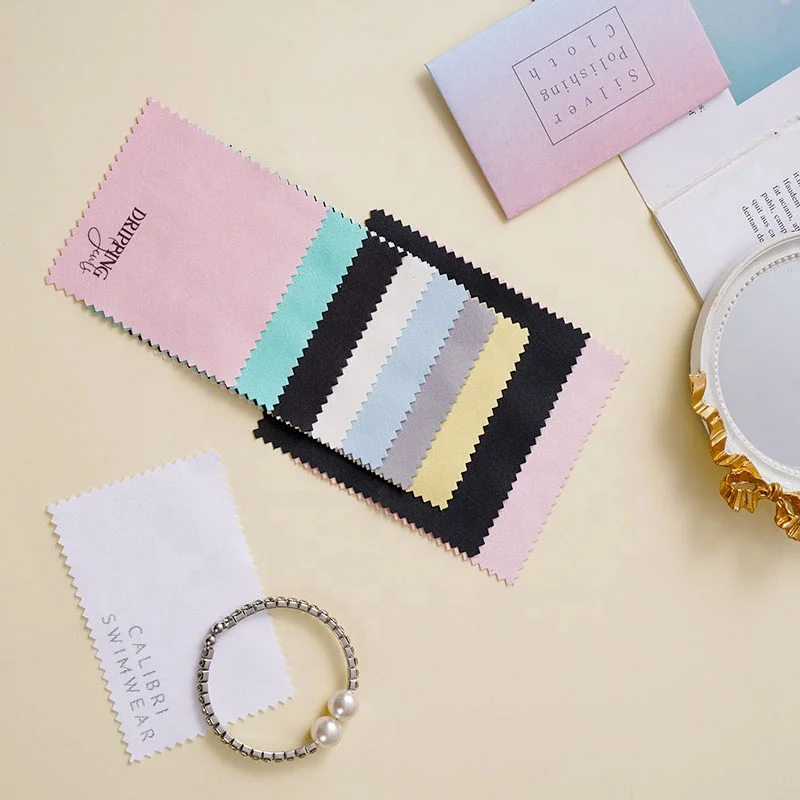 Premium microfiber fabric for effective jewelry polishing High-quality microfiber jewelry polishing cloth with detailed weave texture