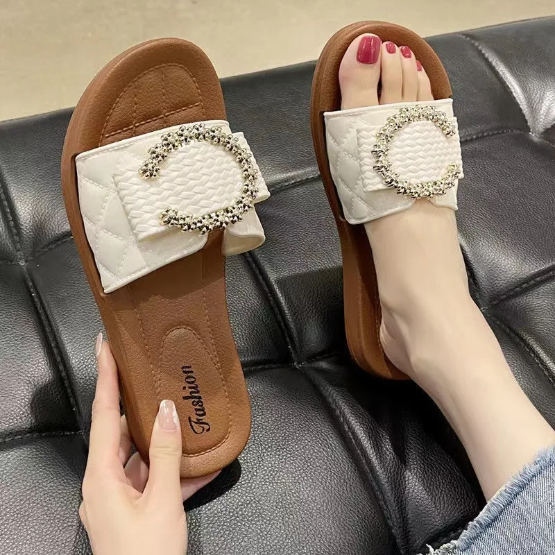 2024 the new slippers were worn by women in summer and the Korean version of ins soft beach soft sandals and slippers were
